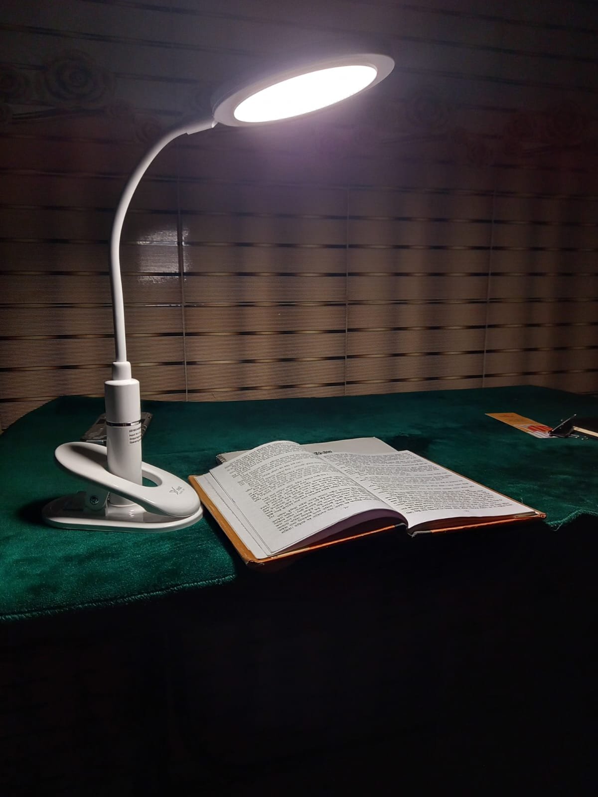 Yage YG-8012H Rechargeable Clip Lamp – Flexible Neck LED Study Light, Portable Bedside Clip Light - Image 2